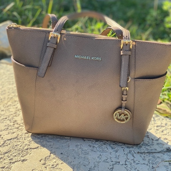 Michael Kors large Charlotte tote saffiano cross grain leather shoulder bag zip - Picture 2 of 15